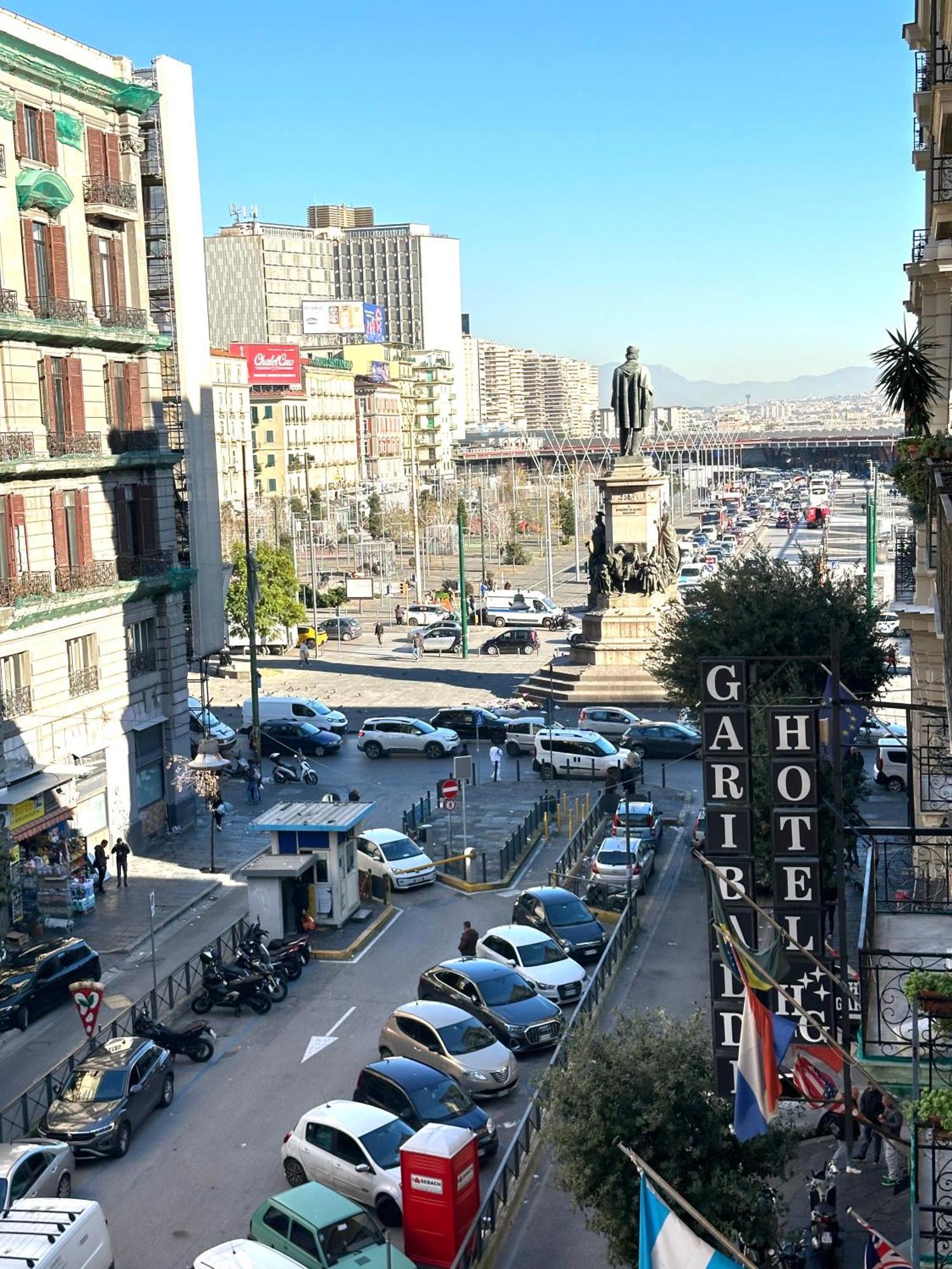 Dimora Centrale Home Napoli Bagian luar foto